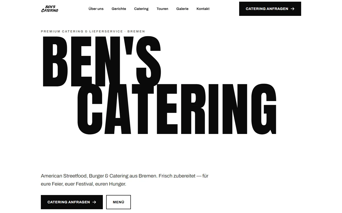 Konzept-Website Ben's Catering mit riesiger Schwarz-Weiß-Typografie, Burger-Foto und Angebots-Karten – Desktop- und Handyansicht